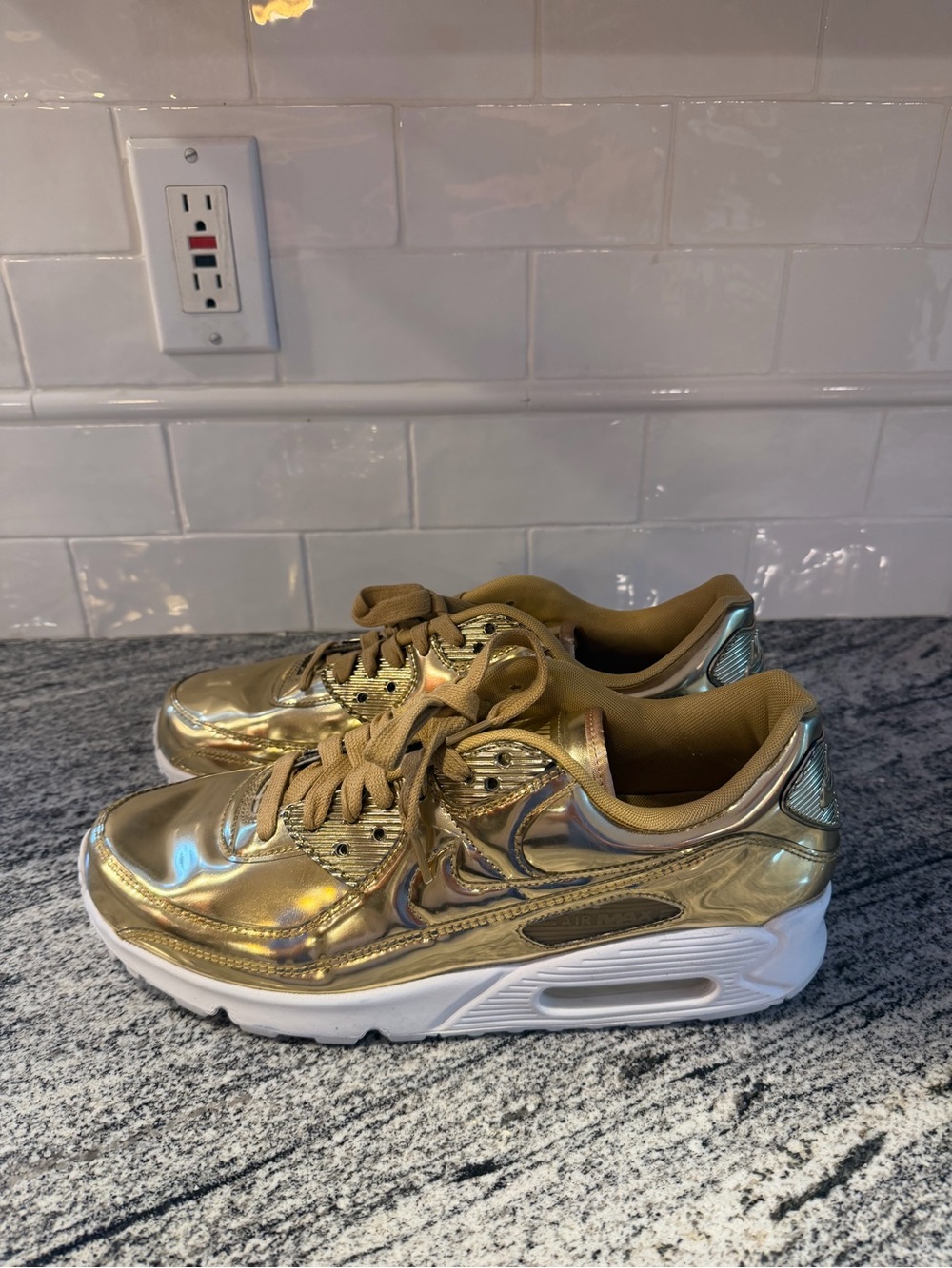 Women’s Nike Air Max 90 Metallic Pack Gold CQ6639-700 Size 13.5/Mens 12 - Picture 3 of 10